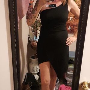 Nwt beautiful asymmetrical  black dress